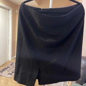 Women’s like new, Tahari Skirt